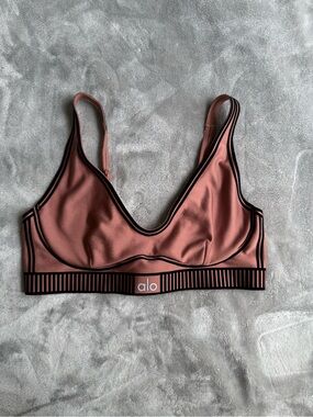 ALO Yoga Airlift Line Up bra